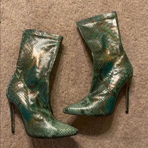 Green/ bronze snake booties sz 7 fits like an 8